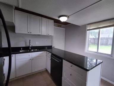 Main picture of 233 26th Ave NE