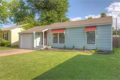 Main picture of 215 E 45th Ct