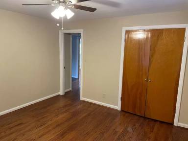 Main picture of 1498 Beacon St