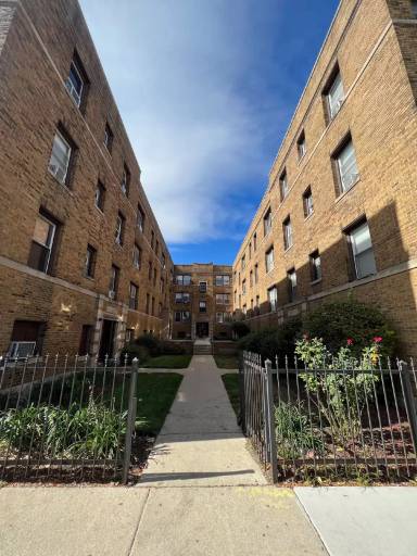 Main picture of 3814 N Kedzie Ave