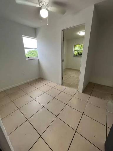 Main picture of 979 NW 4th St