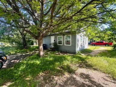 Main picture of 412 W Lincoln Ave