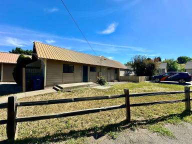 Main picture of 1204 N Brooklane St