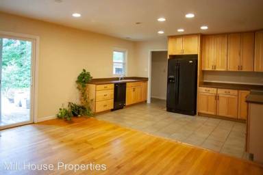 Main picture of 102 Lynn Dr