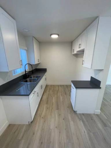Main picture of 8104 Golden Ave