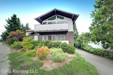 Main picture of 14320 Roosevelt Way N
