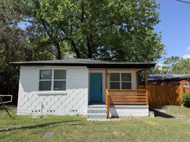 Main picture of 239 Jenks St