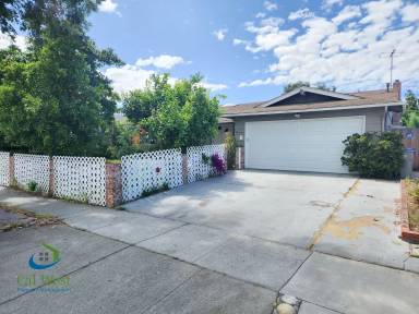 Main picture of 720 River Falls Dr