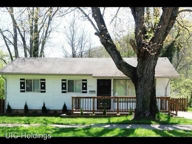 Main picture of 1711 Monterey Ct