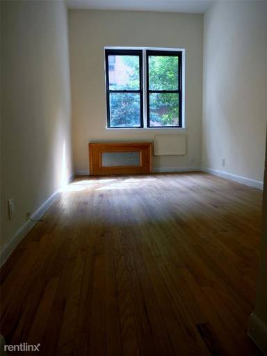 Main picture of 425 E 82nd St