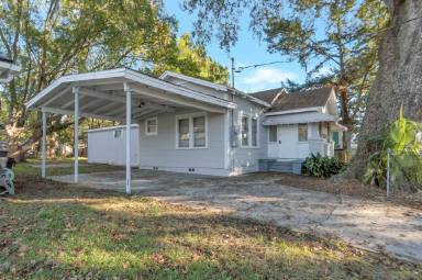 Main picture of 2169 Broadway Ave