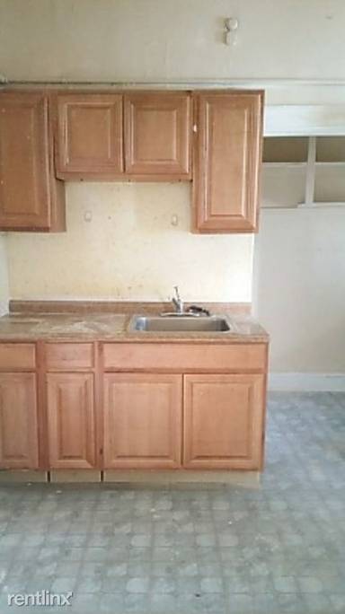 Main picture of 2700 Roslyn Ave