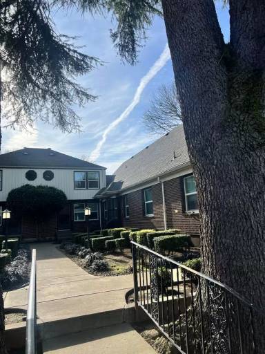 Main picture of 1210 NE Hancock St