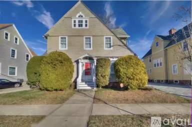 Main picture of 1354 Narragansett Blvd