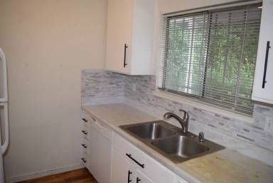 Main picture of 2627 Capitales Dr