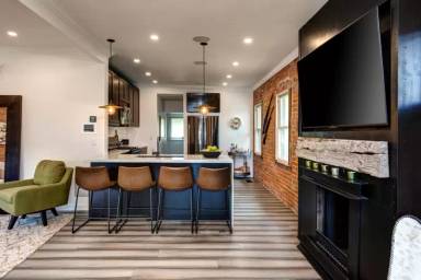 Main picture of 1166 S Blair St