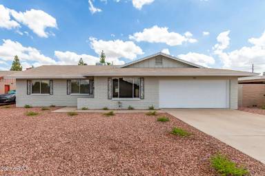 Main picture of 1971 E Huntington Dr