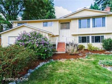 Main picture of 8412 NE 143rd St