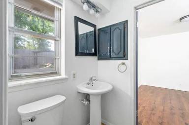 Main picture of 2719 W Windsor Rd
