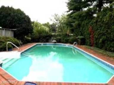 Main picture of 28 Clinton Ln