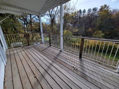 Main picture of 213 Whitestick St