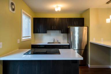 Main picture of 121 NE 24th Ave
