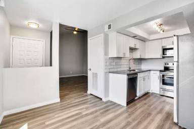 Main picture of Tides on Gilbert East