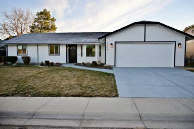 Main picture of 4400 S Carbine Ave