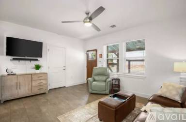 Main picture of 1900 Holly St