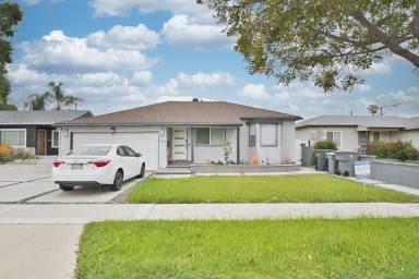 Main picture of 3355 W 175th St