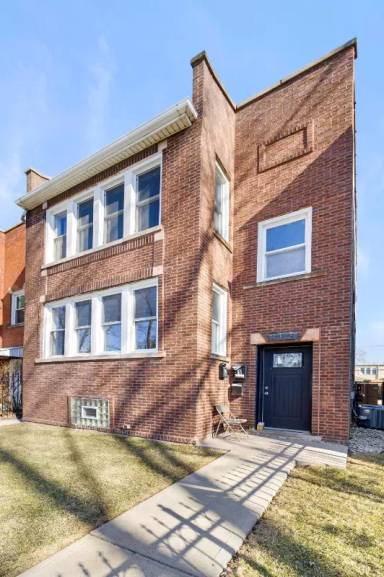 Main picture of 3419 N Lowell Ave