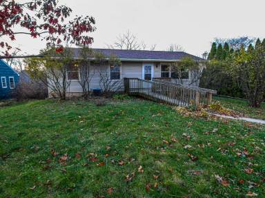 Main picture of 3205 Circle Dr NE