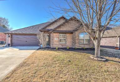 Main picture of 103 NE Chicory Ln
