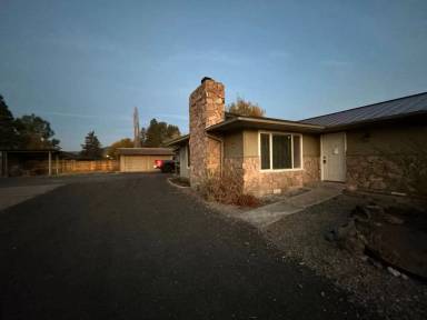 Main picture of 245 S Main St