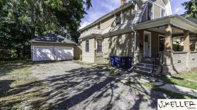 Main picture of 106 W Madison St