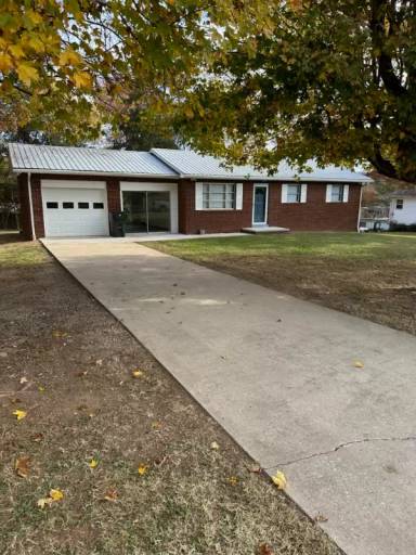 Main picture of 1640 Dickey Dr