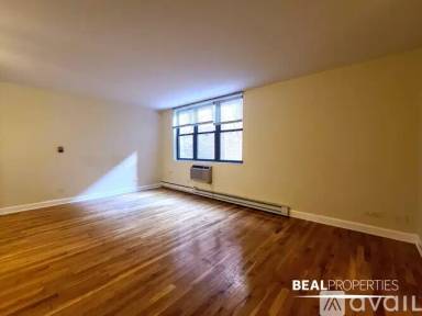 Main picture of 1446 N Dearborn St