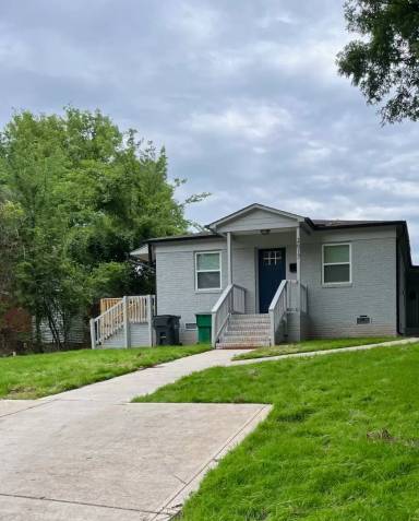 Main picture of 2617 Dundeen St