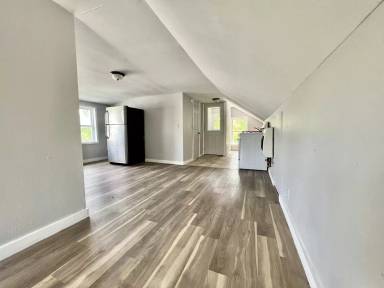 Main picture of 109 E 3rd St