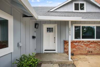Main picture of 1717 Oleander Pl