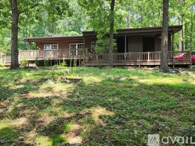 Main picture of 106 Oak Park Ln