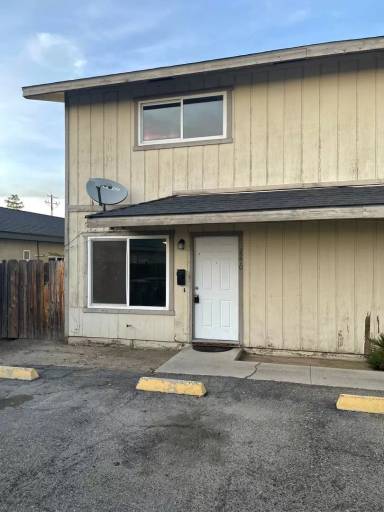 Main picture of 2270 Blossom St