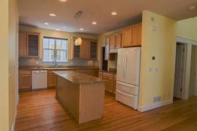 Main picture of 2684 Willow St