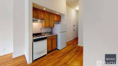 Main picture of 424 W 57th St