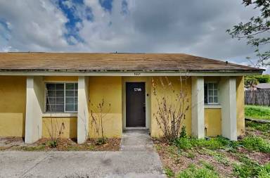 Main picture of 1921 Truman Rd