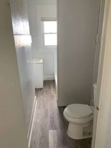 Main picture of 103 W Walnut St