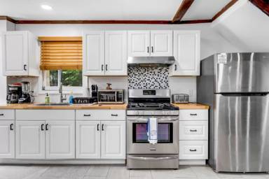 Main picture of 429 Long Island Rd