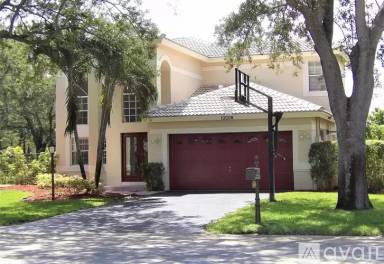 Main picture of 10004 NW 57th Pl