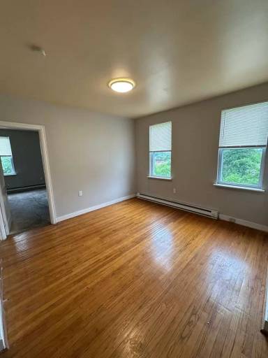 Main picture of 412 E Walnut Ln