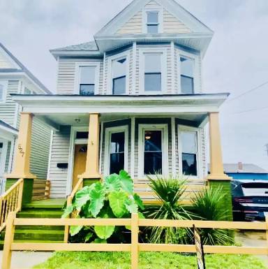 Main picture of 527 W 26th St